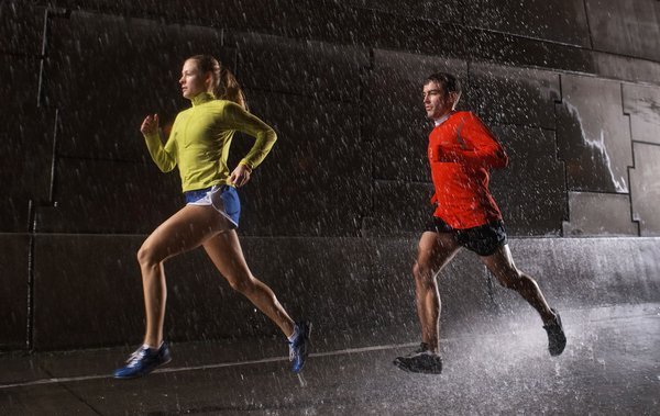 Correr na chuva Dicas de roupas e tênis Saúde Melhor